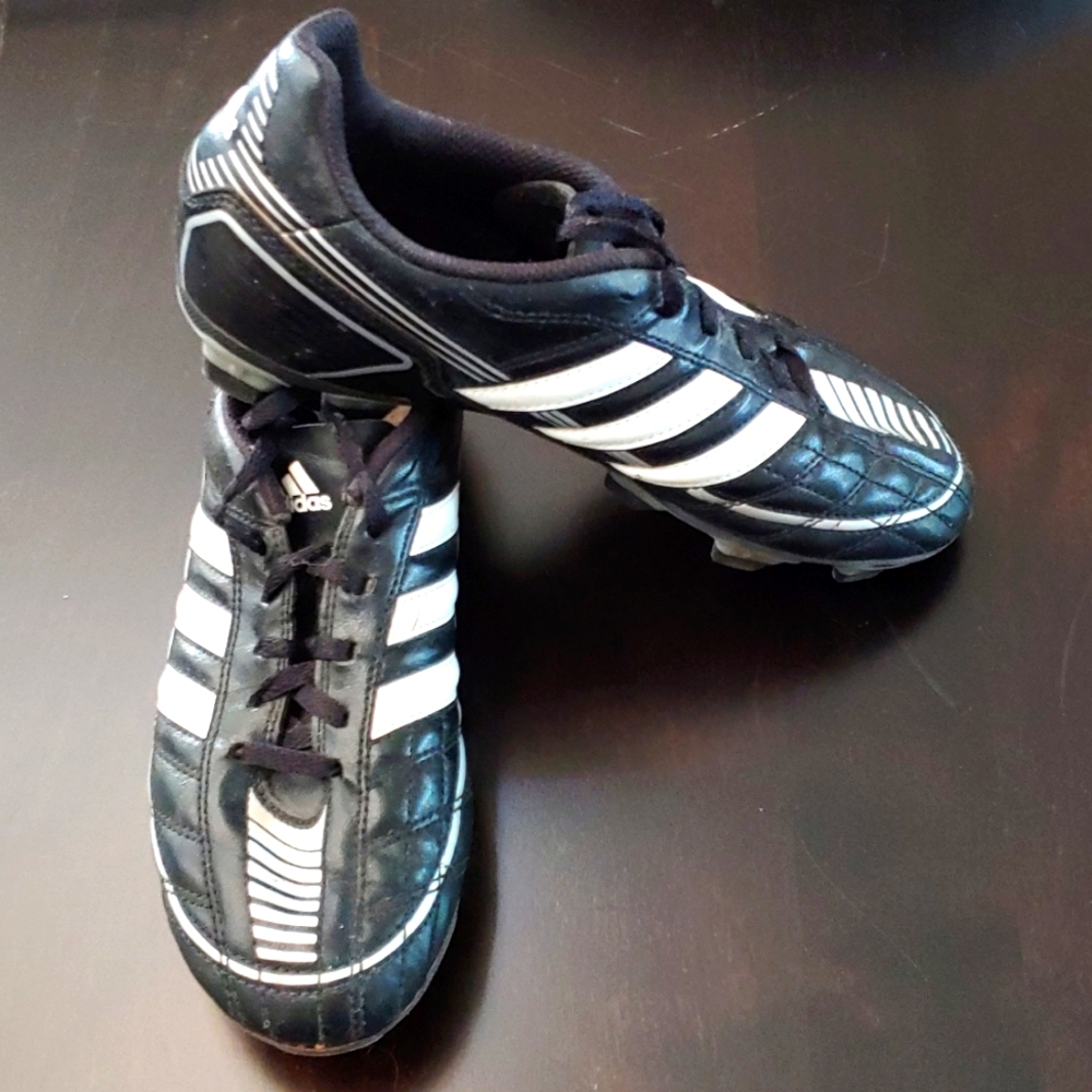 Adidas Puntero Boy's Synthetic Athletic Soccer Cleats Size 5.5 Youth